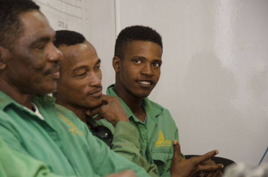 Trabajadores del proyecto Morros Eco de la comunidad de Manzanillo del Mar.