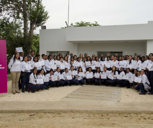 Entrega de certificados de cursos complementarios a aprendices SENA de Tierra Baja