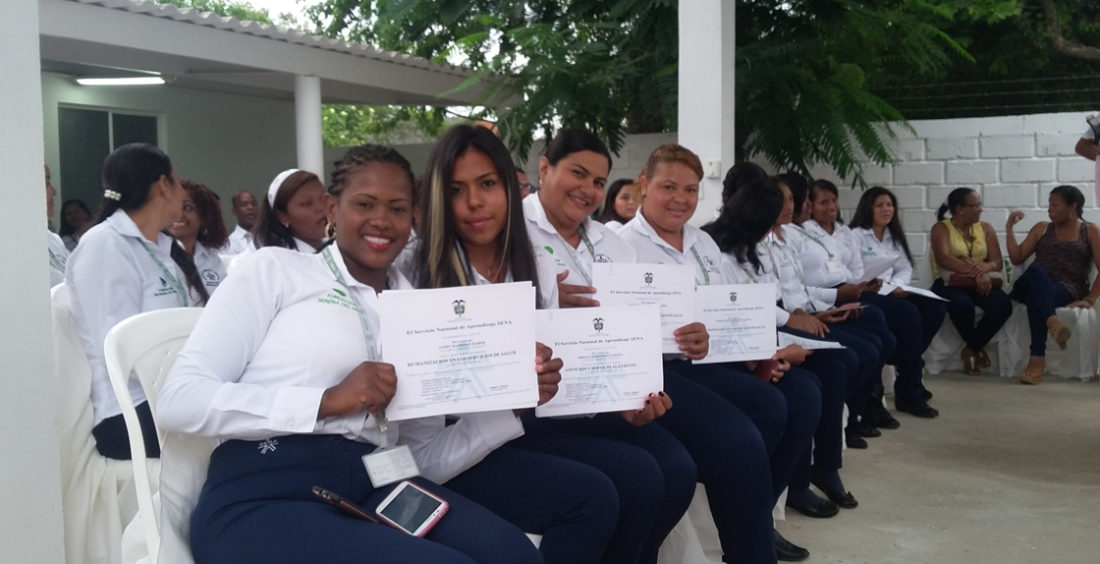 Entrega de certificados de cursos complementarios a aprendices SENA de Tierra Baja