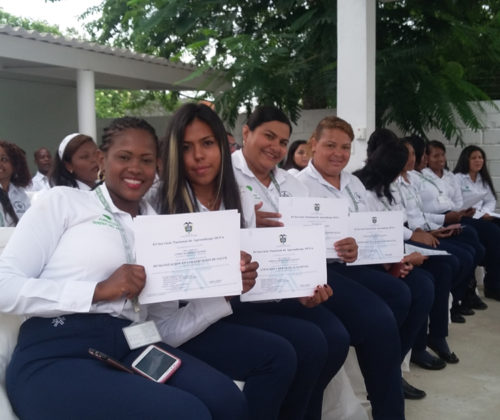 Entrega de certificados de cursos complementarios a aprendices SENA de Tierra Baja