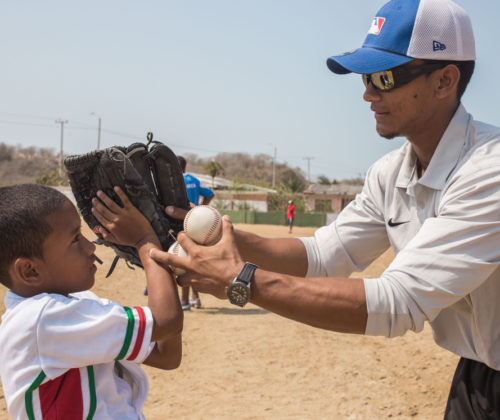 Clínica de Bateo en Manzanillo del Mar con jugadores de la liga de Claro y LMB.