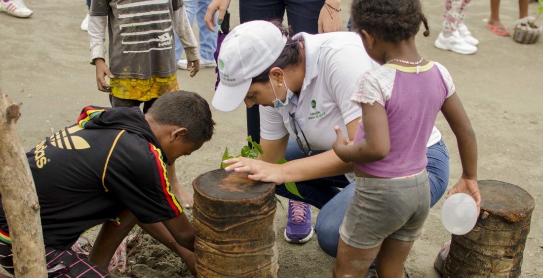 1era jornada de limpieza y siembra LimpiArte en Villa Gloria