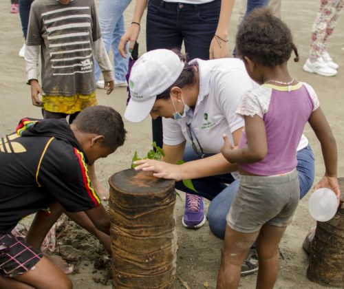 1era jornada de limpieza y siembra LimpiArte en Villa Gloria
